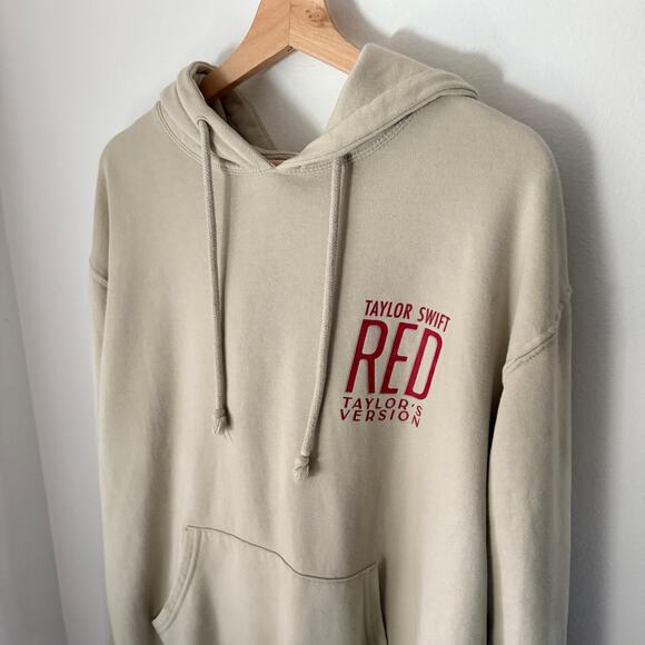 Taylor Swift Red Taylor’s Version Merch Hoodie Sz Medium - Picture 2 of 4